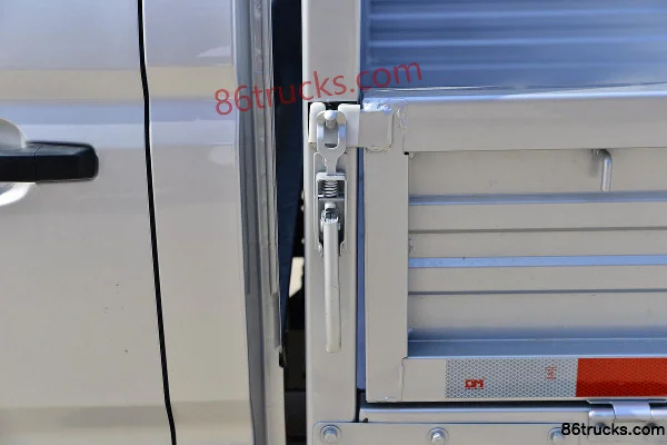 Dongfeng D72L 2015 LV0 1.6L 122 hp 4X2(6 wheels) gasoline 2.98m double-row flatbed micro truck Body (3) | 86Trucks