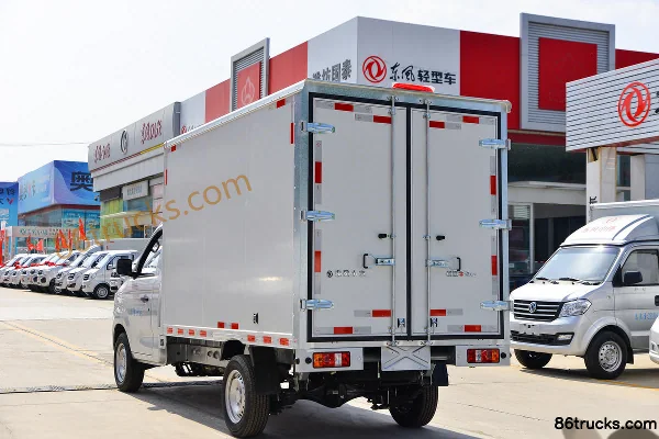 Dongfeng Chuangfu Niuka LV0 1.6L Gasoline 122 hp 4X2(6 wheels) 2.4m Double Row Van Mini Truck Body (3) | 86Trucks
