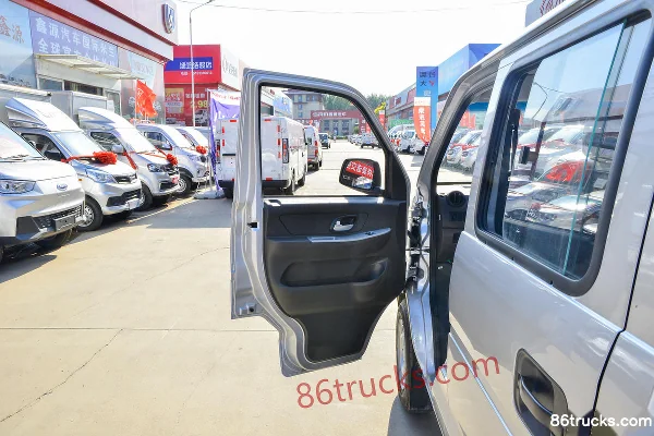Dongfeng C32S 2022 Model LV1 1.6L 122hp 4X2(6 wheels) Gasoline 2.51m Double Row Flatbed Micro Truck (China VI) Cab (1) | 86Trucks