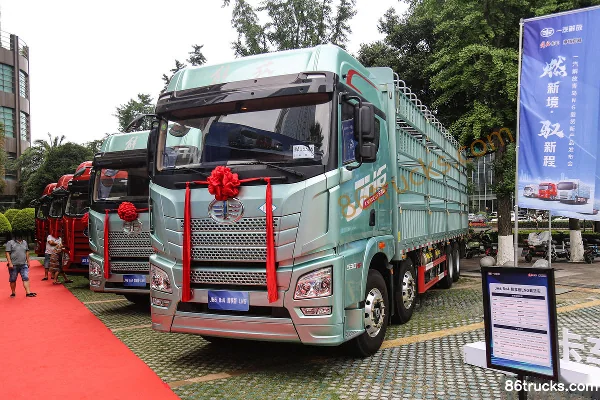 FAW Jiefang Qingdao JH6 poids lourd Édition Leader 2.0 530 ch 8X4(12 roues) 9,4 m camion porteur à ridelles LNG Extérieur (3) | 86Trucks