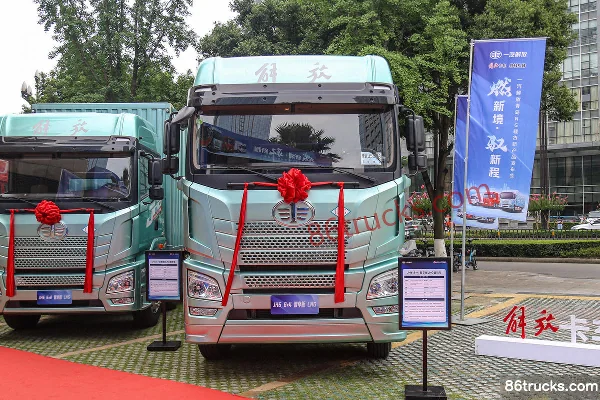 FAW Jiefang Qingdao JH6 poids lourd Édition Leader 2.0 530 ch 8X4(12 roues) 9,4 m camion porteur à ridelles LNG Extérieur (2) | 86Trucks