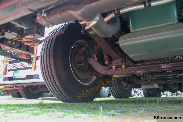 FAW Jiefang Qingdao JH6 poids lourd Édition Leader 2.0 530 ch 8X4(12 roues) 9,4 m camion porteur à ridelles LNG Châssis (2) | 86Trucks