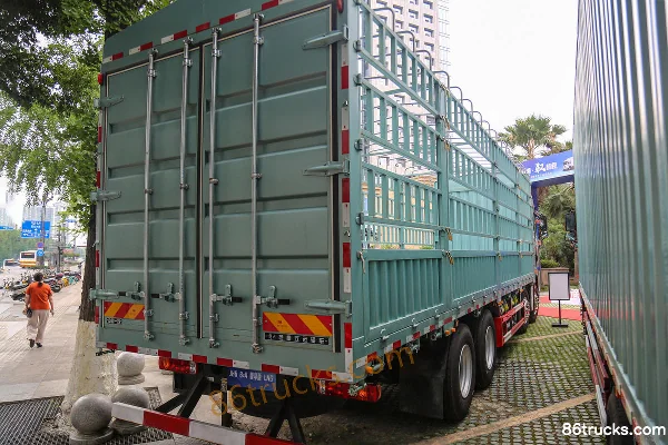 FAW Jiefang Qingdao JH6 poids lourd Édition Leader 2.0 530 ch 8X4(12 roues) 9,4 m camion porteur à ridelles LNG Carrosserie (3) | 86Trucks