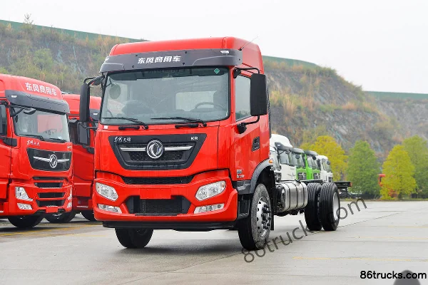 Dongfeng Tianjin KR 2026 Edition 6.2L Diesel 320 hp 4X2(6 wheels) Fast Gear 8-Speed 6.8m Stake Truck Exterior (3) | 86Trucks