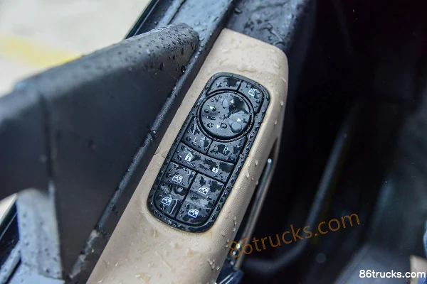Dongfeng Tianjin KR 2026 Edition 6.2L Diesel 320 hp 4X2(6 wheels) Fast Gear 8-Speed 6.8m Stake Truck Cab (3) | 86Trucks