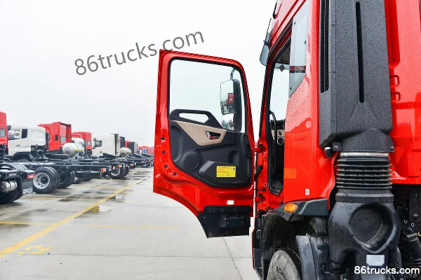Dongfeng Tianjin KR 2026 Edition 6.2L Diesel 320 hp 4X2(6 wheels) Fast Gear 8-Speed 6.8m Stake Truck Cab (1) | 86Trucks
