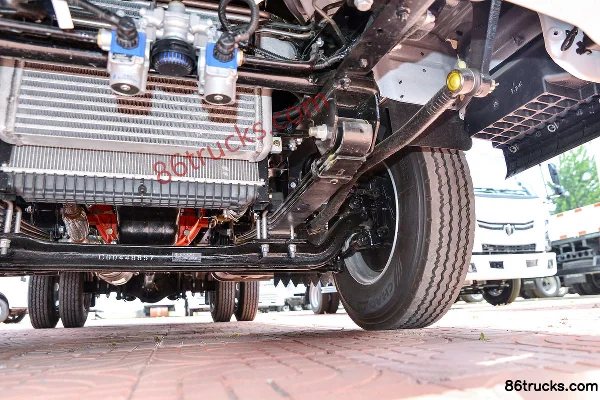 Yuejin Chao C300 155 hp 4X2(6 wheels) 4.17m single-row van box light truck (hydraulic tailgate) Chassis (3) | 86Trucks