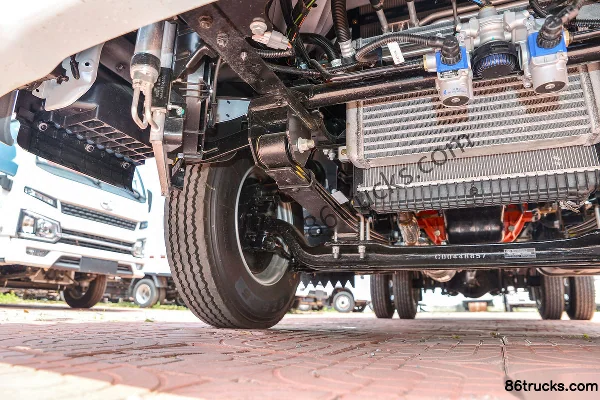 Yuejin Chao C300 155 hp 4X2(6 wheels) 4.17m single-row van box light truck (hydraulic tailgate) Chassis (2) | 86Trucks