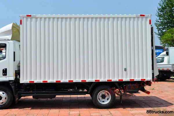 Yuejin Chao C300 155 hp 4X2(6 wheels) 4.17m single-row van box light truck (hydraulic tailgate) Body (2) | 86Trucks
