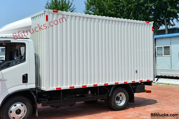Yuejin Chao C300 155 hp 4X2(6 wheels) 4.17m single-row van box light truck (hydraulic tailgate) Body (1) | 86Trucks