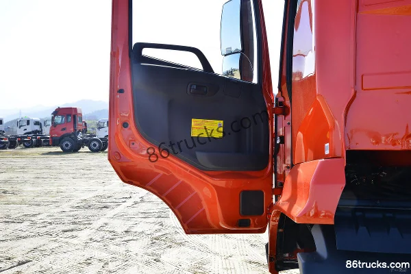 Dongfeng Commercial Vehicle Tianjin VR 245 hp 4X2(6 wheels) truck-mounted crane (Chengliwei brand) Cab (2) | 86Trucks