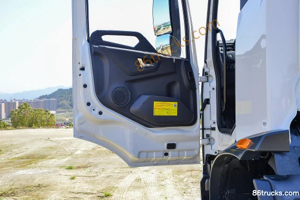 Dongfeng Commercial Vehicle Tianjin KR 210hp 4X2(6 wheels) fuel tanker truck (Chufei brand) (China VI) Cab (2) | 86Trucks