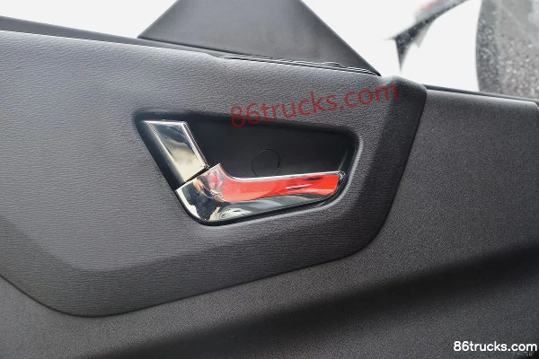 Dongfeng Commercial Vehicle Tianjin KR Star Edition 240 hp 4X2(6 wheels) 6.8m Flatbed Cargo Truck (High Roof) Cab (3) | 86Trucks