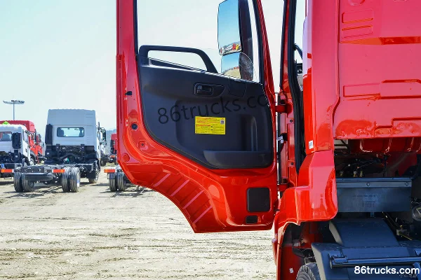 Dongfeng Commercial Vehicle Tianjin VR 225 hp 4X2(6 wheels) Truck-mounted Crane (Chengliwei brand) Cab (2) | 86Trucks