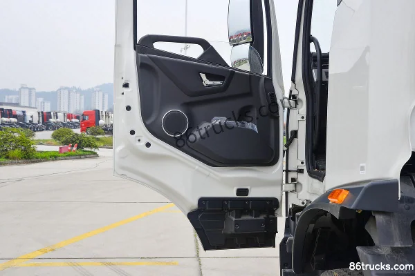 Dongfeng Commercial Vehicle Tianjin KR 18T 4X2(6 wheels) Electric water sprinkler truck 210.57kWh Cab (2) | 86Trucks