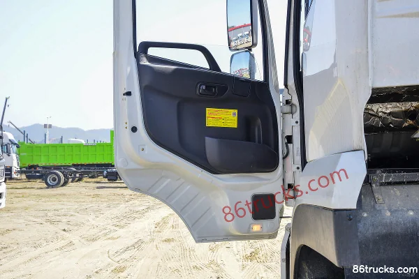 Dongfeng Commercial Vehicle Tianlong VL Heavy Truck 350 hp 8X4(12 wheels) Bulk Feed Transport Truck (high roof) Cab (2) | 86Trucks