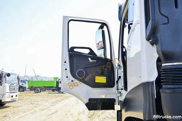 Dongfeng Commercial Vehicle Tianlong KL 385 ch 8X4(12 roues) camion de transport d'aliments en vrac Cabine (1) | 86Trucks
