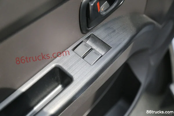 Wuling Electric Truck Bingbao 2.7T 2.77m Pure Electric Refrigerated Truck 41.86kWh 4X2(6 wheels) Cab (2) | 86Trucks
