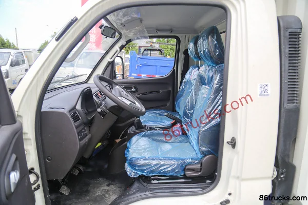 Foton Xiangling M2 Luxury 2.0L 144hp 4X2(6 wheels) Gasoline 3.7m Single Row Stake Truck (China VI) Cab (3) | 86Trucks
