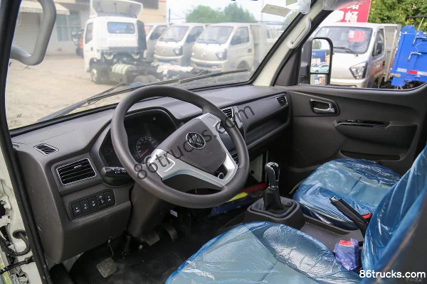 Foton Xiangling M2 Luxury 2.0L 144hp 4X2(6 wheels) Gasoline 3.7m Single Row Stake Truck (China VI) Cab (2) | 86Trucks