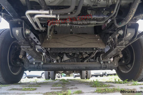 Foton Xiangling M2 Luxury 2.0L 144hp 4X2(6 wheels) Gasoline 3.7m Single Row Stake Truck (China VI) Chassis (1) | 86Trucks