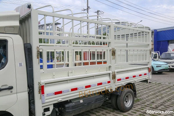 Foton Xiangling M2 Luxury 2.0L 144hp 4X2(6 wheels) Gasoline 3.7m Single Row Stake Truck (China VI) Body (1) | 86Trucks
