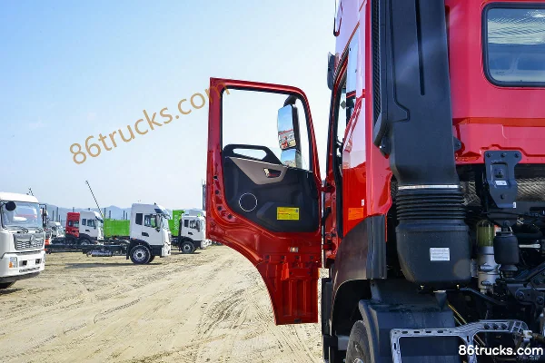 Dongfeng Commercial Vehicle Tianlong KL Qihang Edition 465 hp 8X4(12 wheels) 9.6m AMT Automatic Refrigerated Truck (Hongyu Brand) Cab (1)