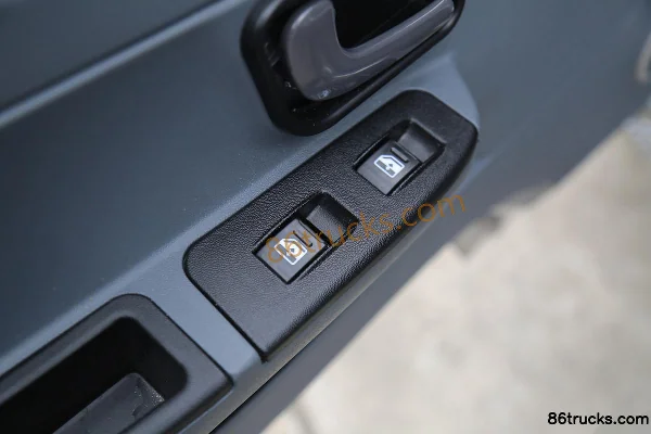 Dongfeng Xiaobawang W15 122hp 4X2(6 wheels) 3.8m semi-row flatbed mini truck Cab (2) | 86Trucks
