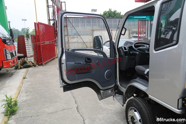 Dongfeng Xiaobawang W15 122hp 4X2(6 wheels) 3.8m semi-row flatbed mini truck Cab (1) | 86Trucks