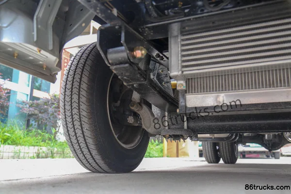 Dongfeng Xiaobawang W15 122hp 4X2(6 wheels) 3.8m semi-row flatbed mini truck Chassis (2) | 86Trucks