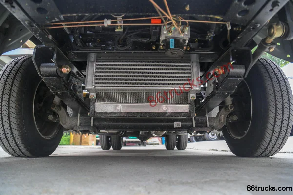 Dongfeng Xiaobawang W15 122hp 4X2(6 wheels) 3.8m semi-row flatbed mini truck Chassis (1) | 86Trucks