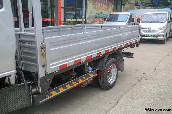Dongfeng Xiaobawang W15 122hp 4X2(6 wheels) 3.8m semi-row flatbed mini truck Body (1) | 86Trucks