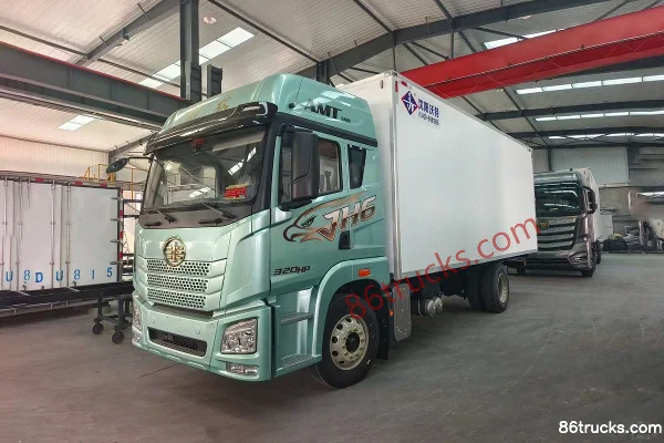 FAW Jiefang Qingdao JH6 320hp 4X2(6 wheels) 6.8m AMT automatic refrigerated truck Exterior