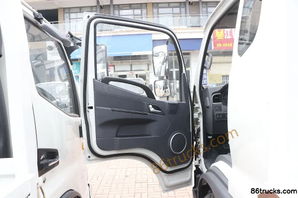 JAC Junling V6 137 hp 4X2(6 wheels) 3.89m Single Row Flatbed Light Truck (China VI) Cab (1) | 86Trucks