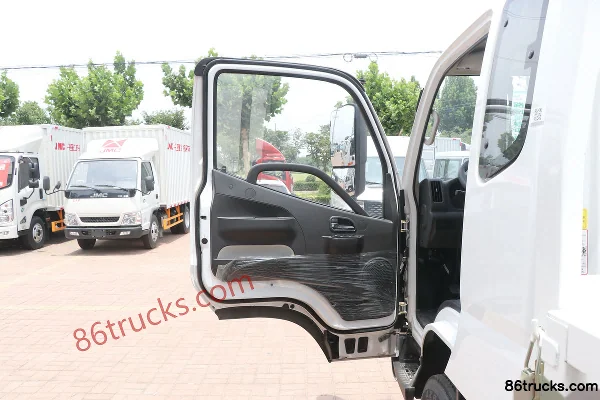 Foton Ollin Jieyun Youth Edition 132 hp 4X2(6 wheels) 3.83m Half-row Flatbed Light Truck (China VI) Cab (1) | 86Trucks