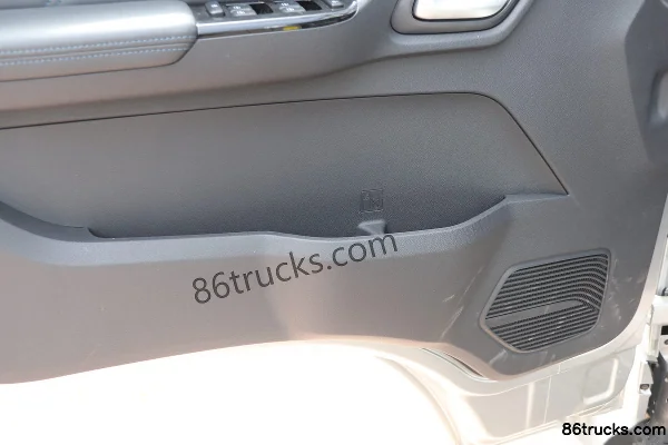 Foton Aumark X 125hp 4X2(6 wheels) 3.17m Double Row Stake Light Truck Cab (2) | 86Trucks