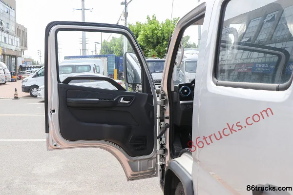 Foton Aumark X 125hp 4X2(6 wheels) 3.17m Double Row Stake Light Truck Cab (1) | 86Trucks