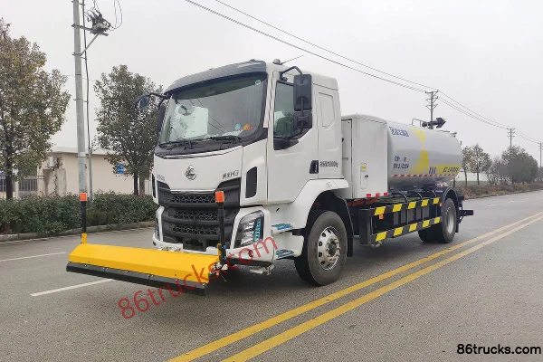 Dongfeng Liuqi New Chenglong M3 200 hp 4X2(6 wheels) Electric Cleaning Truck (XCMG brand) 210 kWh Exterior (3) | 86Trucks