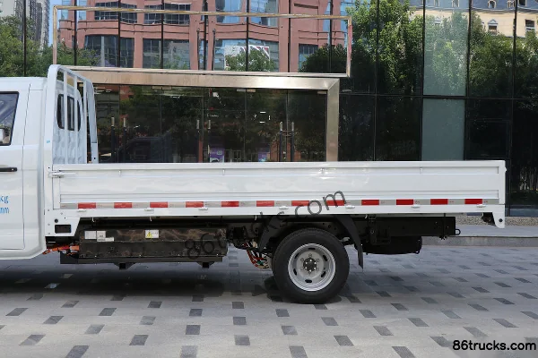 Qiwei Auto Guizhou Brand Changjiang 6 2024 Luxury Edition 3.5T 3.815m single-row flatbed mini truck 55.7kWh 4X2(6 wheels) Body (1) | 86Truck