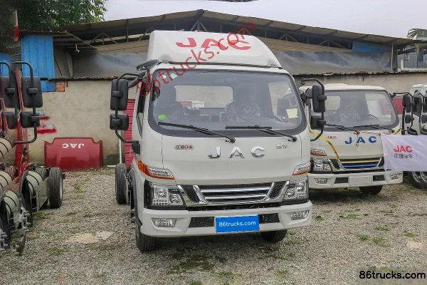 JAC Junling V5 3.0L 129hp 4X2(6 wheels) CNG 4.18m single-row stake truck (8-speed) Exterior (2) | 86Trucks
