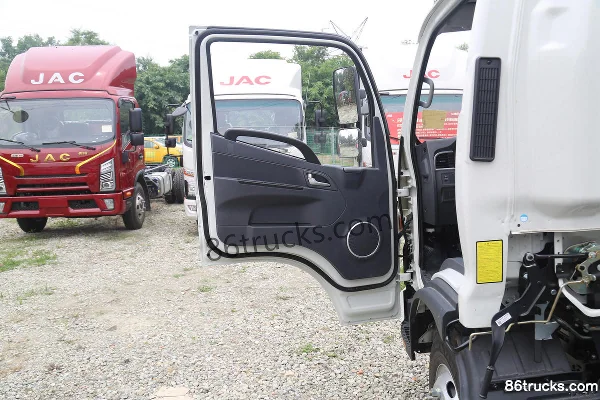 JAC Junling V5 3.0L 129hp 4X2(6 wheels) CNG 4.18m single-row stake truck (8-speed) Cab (1) | 86Trucks