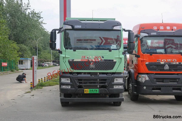 Sinotruk HOWO TX 8X4(12 roues) camion benne électrique pur 5,6 m 612 kWh Extérieur (2) | 86Trucks