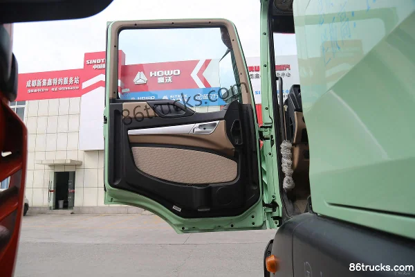 Sinotruk HOWO TX 8X4(12 roues) camion benne électrique pur 5,6 m 612 kWh Cabine (1) | 86Trucks
