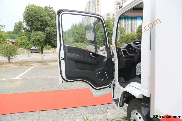 SHACMAN Commercial Vehicle Zhiyun S300 4.5T 4.05m single-row pure electric refrigerated truck 100.46kWh 4X2(6 wheels) Cab (1) | 86Trucks