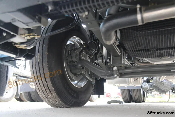 Sinotruk HOWO TH7 Heavy Truck 530hp 6X4(10 wheels) LNG Automatic Tractor Truck (Fast Gear 16-Speed) Chassis (2) | 86Trucks