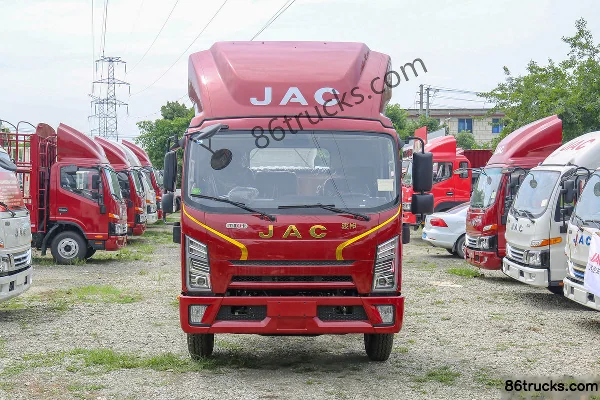 JAC Junling S9 Heavy-Duty Comfort Edition 170hp 4X2(6 wheels) 4.18m Single Row Stake Light Truck Exterior (2) | 86Trucks