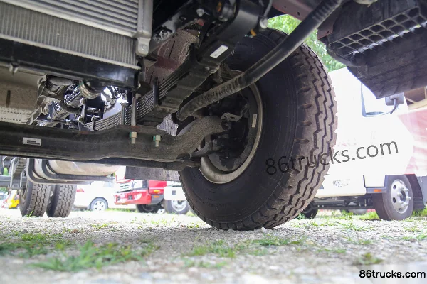 JAC Junling S9 Heavy-Duty Comfort Edition 170hp 4X2(6 wheels) 4.18m Single Row Stake Light Truck Chassis (3) | 86Trucks