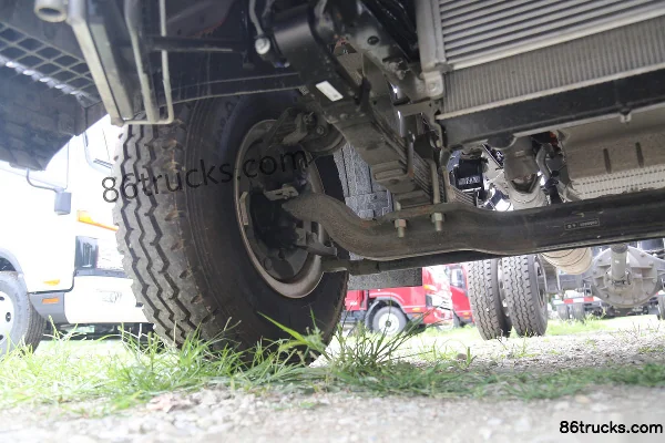 JAC Junling S9 Heavy-Duty Comfort Edition 170hp 4X2(6 wheels) 4.18m Single Row Stake Light Truck Chassis (2) | 86Trucks