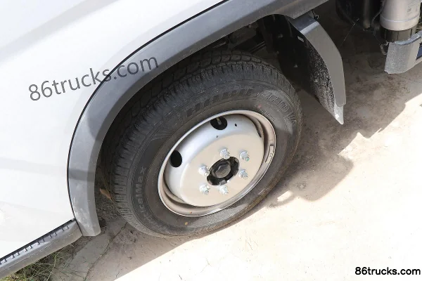 Foton Times Leader S1 120hp 4X2(6 wheels) 3.94m Half Row Flatbed Light Truck (3T Rear Axle) Chassis (3) | 86Trucks