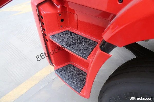 SHACMAN Cummins Longji Lightweight Elite Edition 220hp 4X2(6 wheels) 6.9m Cargo Truck Cab (3) | 86Trucks